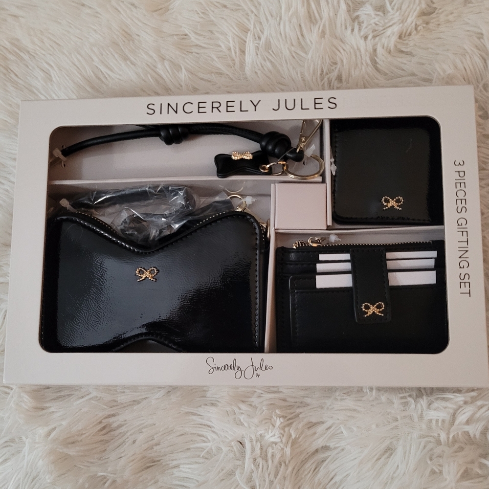 Sincerely Jules Black patent Leather Wristlet Giftset